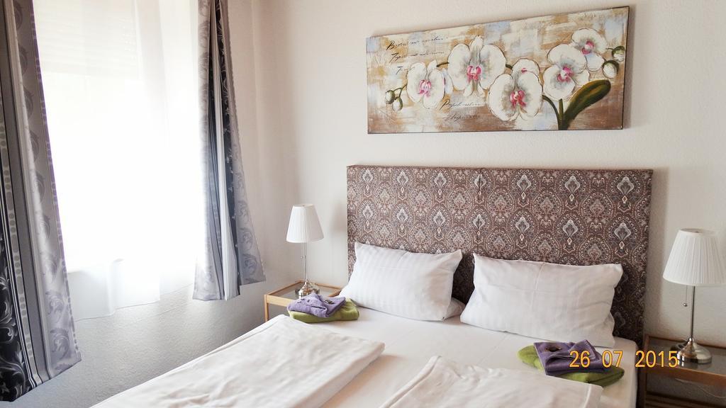 Hotel & Restaurant Arnoldusklause Duren Room photo